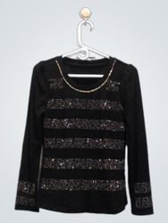 Top noir à manches longues avec détails à sequins ..