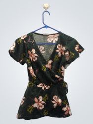SIENNA SKY Women's Green Floral Wrap Top