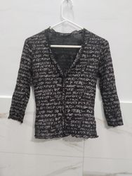 Top de Malha Preta com Estampa de Texto Branco
