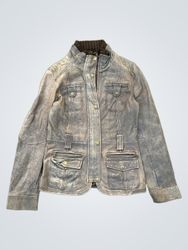 Giacca in camoscio marrone con molte tasche