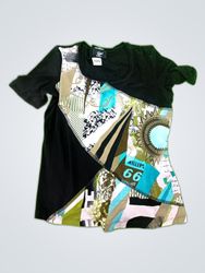 LIPS Printed Short Sleeve Top