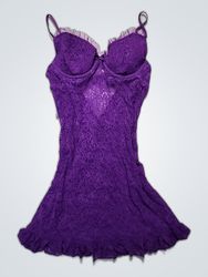Chemise en dentelle violette