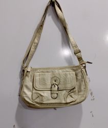 Beige shoulder bag with buckle detail