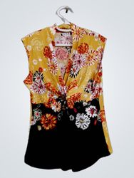Haut sans manches à imprimé floral jaune avec bas ..