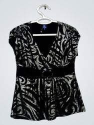 Top a V nero con fantasia a vortice argento e fibb..