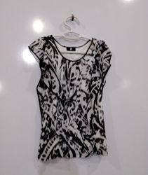 BYER Women's Sleeveless Abstract Print Top