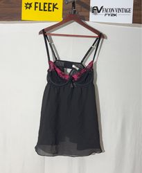 Babydoll noir avec garniture en dentelle rose