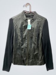 Giacca in pelle e maglia