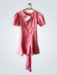 Robe rose à manches courtes