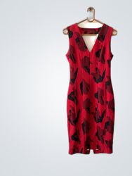 Abito mini senza maniche a stampa astratta rossa e..