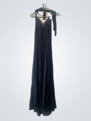 Schwarzes ärmelloses Maxikleid