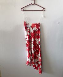 Vestido Floral Vermelho e Branco