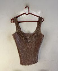 Top senza maniche plissettato con bordo in pizzo m..