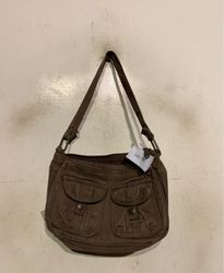 Borsa a spalla marrone con due tasche frontali