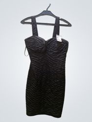 Robe noire texturée