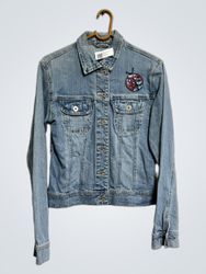Jaqueta de Denim com Aplicação de Contas