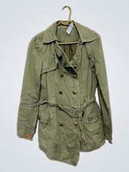 Veste ceinturée verte à double boutonnage