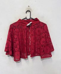 Mantello rosso in pizzo