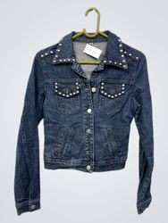Jaqueta jeans com tachas