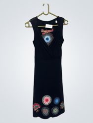 Vestido preto sem mangas Desigual com aplicações f..