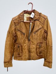 Braune Kunstlederjacke mit Reißverschlussverschlus..