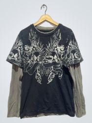 Camiseta de Dupla Camada com Gráfico de Caveira