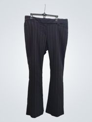 Cuidado con los pantalones de campana de rayas neg..