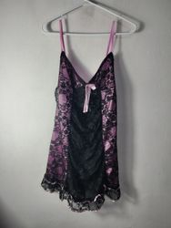 Babydoll de encaje negro y morado
