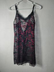 Robe nuisette en dentelle noire et rose