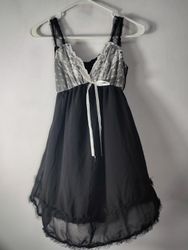 Vestido babydoll negro transparente con borde de e..