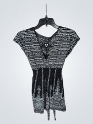 Top nero a scollo a V con motivo Almost Famous