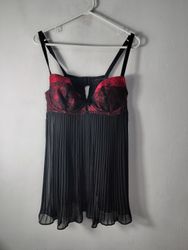 Ambrielle Schwarzes und Rotes Spitzen-Babydoll mit..