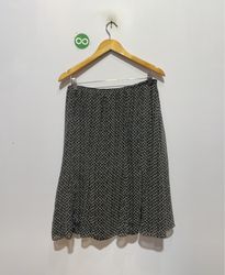 Falda negra East 5th con patrón geométrico