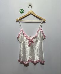 Camisete de Poás Branca Satin Indulgence com Detal..
