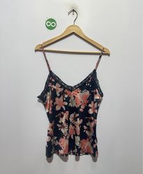 Débardeur floral noir avec bord en dentelle