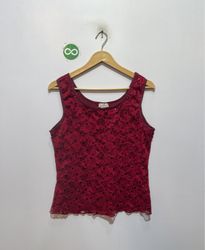 Top de tirantes de encaje rojo