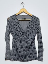 New York & Company Damen Langarmbedrucktes V-Aussc..
