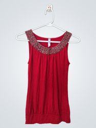 Top senza maniche con perline rosse