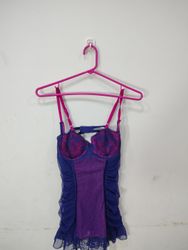 Lencería de encaje azul y rosa