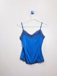 Cami avec bord en dentelle bleue