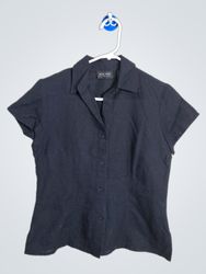「New York & Company ブラックショートスリーブボタンアップシャツ」