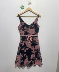 Robe imprimée florale Faith & Passion avec sash ro..