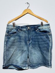 Shorts de Denim Bordados com Borboleta Femininos F..