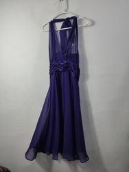 Vestido Chiffon Roxo com Decote Halter e Cintura P..