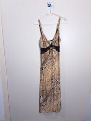 Robe nuisette à imprimé léopard avec bord en dente..