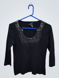 Camiseta de Manga 3/4 com Decote de Contas Pretas ..