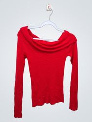 Top en tricot rouge décolleté