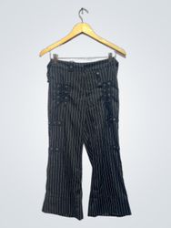 Pantalons à rayures noires avec détails en œillets