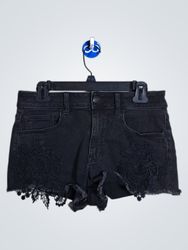 Shorts en denim noir à dentelle American Eagle Out..