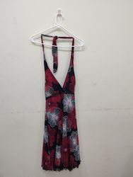 Vestido Mini Floral com Gola Halter Speechless